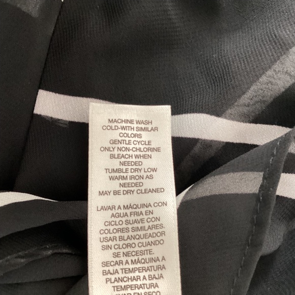 Chico’s NWT, sz 0, black with white horizontal stripes, high/ low, flowy top - Picture 8 of 8